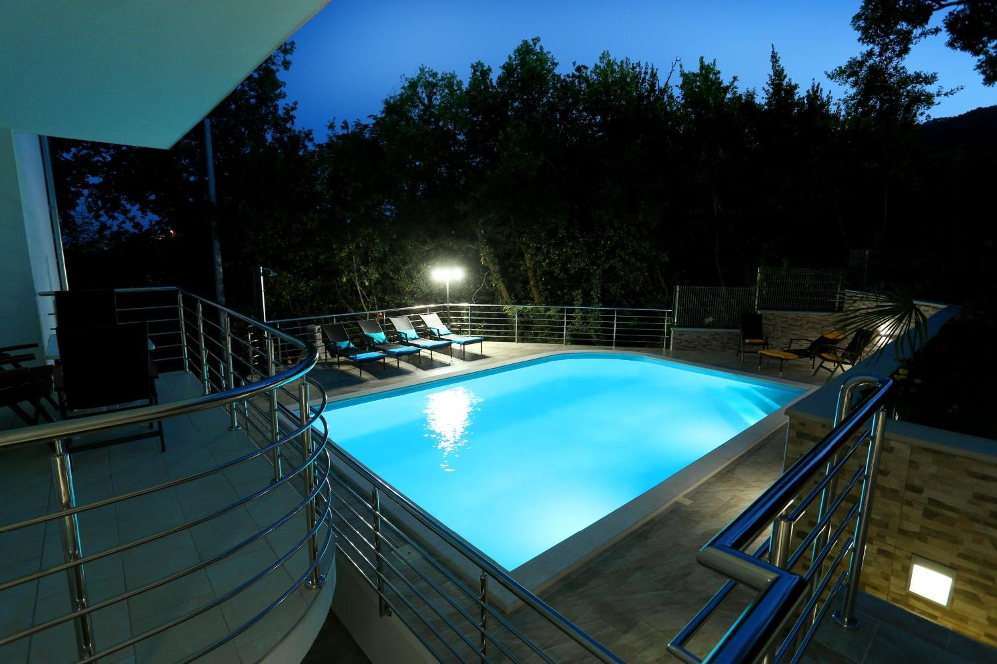 Villa Dragi With Pool, Sauna, & Whirlpool Abbázia Szoba fotó